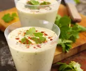 Kalte Gurkensuppe mit Buttermilch und Avocado