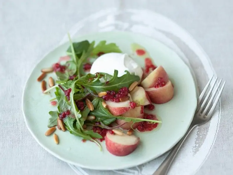 Rucolasalat mit Pfirsich und Mozzarella