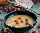 Kürbissuppe mit Hagebutten