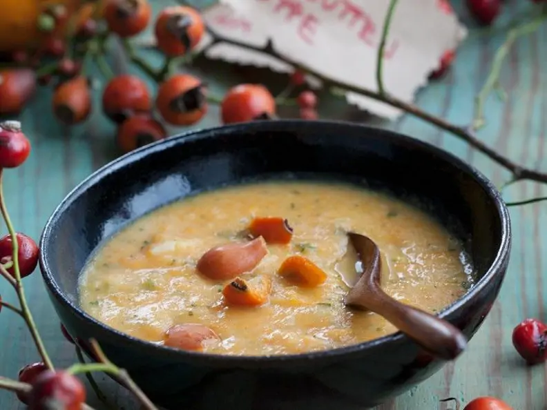 Kürbissuppe mit Hagebutten