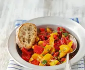 Schneller Paprikasalat mit Ciabatta