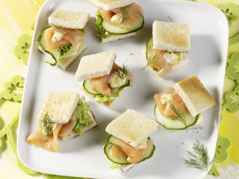 Lachs-Sandwichtürmchen