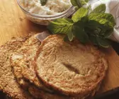 Roggenpfannkuchen mit Rettichsalat