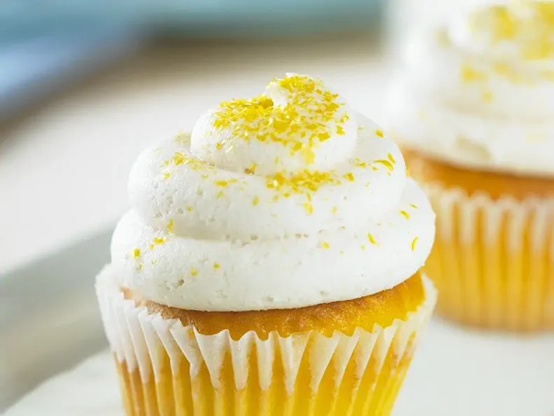 Buttercreme-Zitronen-Cupcake