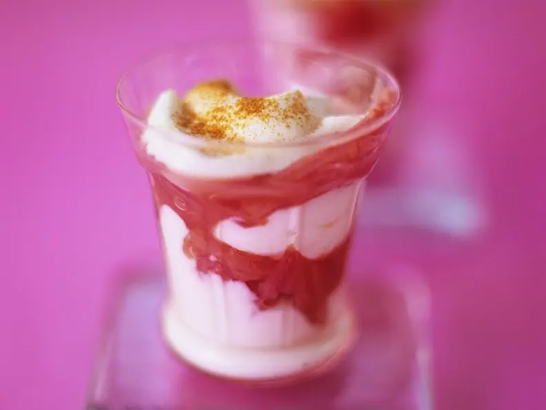 Joghurt-Rhabarber-Dessert