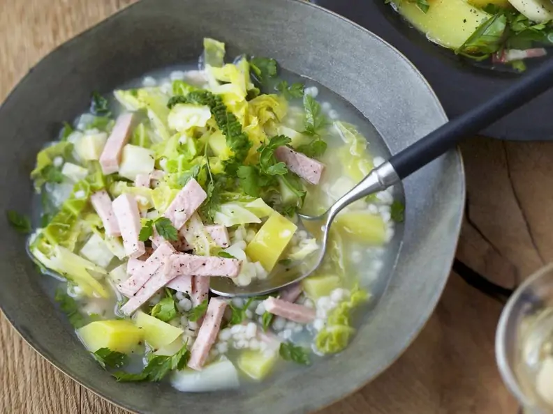 Graupensuppe mit Wirsing