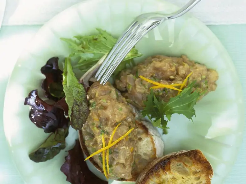 Fischtatar-Crostini