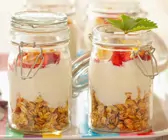 Müsli mit Beeren und Joghurt