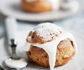 Profiteroles mit Schlagsahne