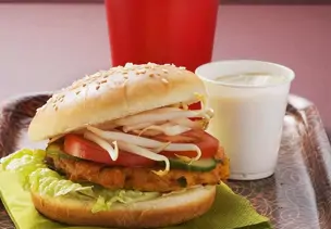Tofu-Burger mit Sojasprossen