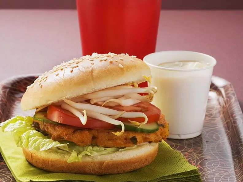 Tofu-Burger mit Sojasprossen
