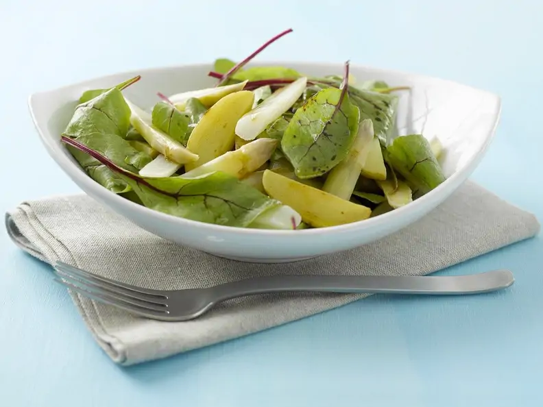 Kartoffelsalat mit Blattgemüse