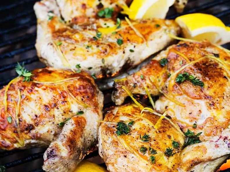 Hähnchenkeulen mit Honig-Marinade