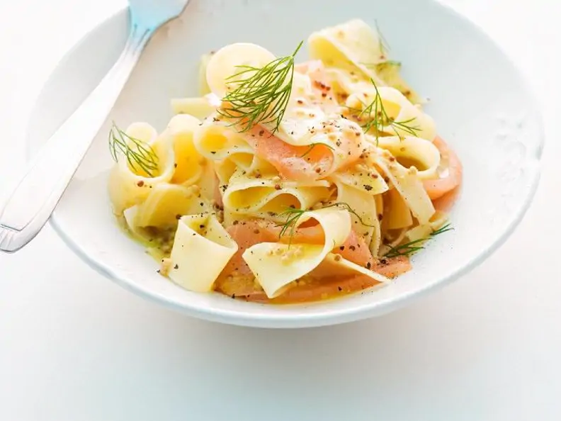 Geräucherter Lachs mit Nudeln