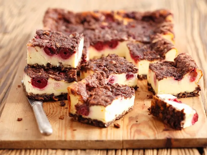 Kirsch-Käsekuchen mit Keksboden