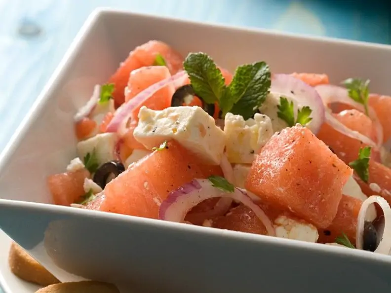 Wassermelonensalat mit Schafskäse
