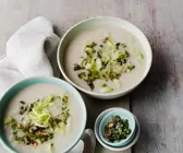 Lauchsuppe mit Kräutern