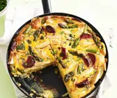 Tortilla mit Wurst und Spargel