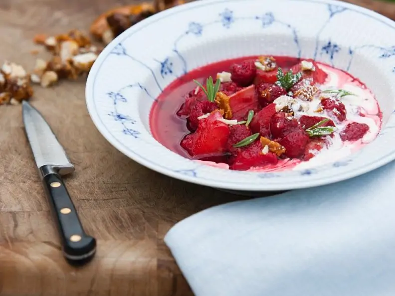 Rhabarberkompott mit Erdbeeren