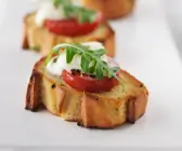 Tomate-Mozzarella auf Röstbrot