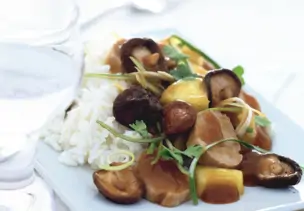 Mariniertes Kalbsfilet mit Ananasgemüse auf asiatische Art