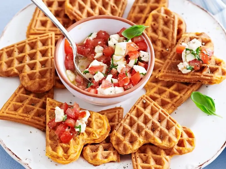 Pikante Waffeln mit Salsa