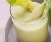 Avocadosmoothie mit Sellerie