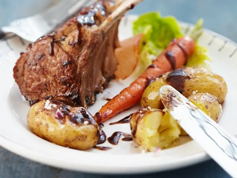 Lammkaree mit Kartoffeln