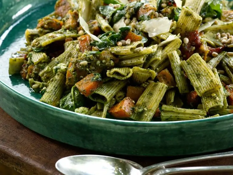 Nudeln mit Kürbis und Pesto
