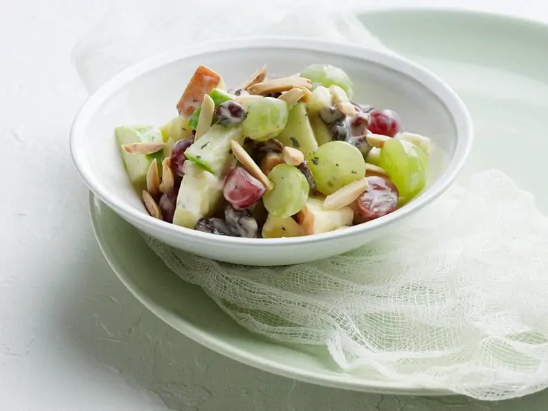 Obstsalat mit Joghurtsauce