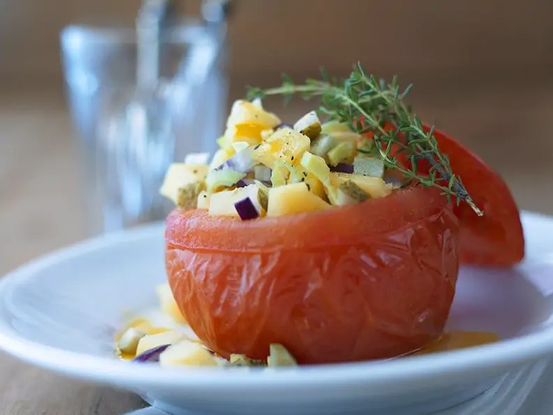 Tomaten mit Kartoffelfüllung