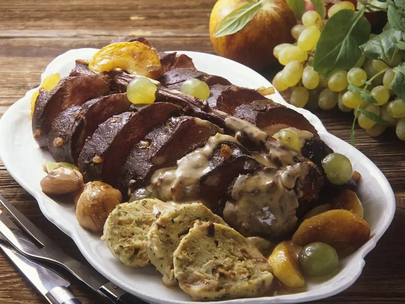 Rehrücken mit Sahnesauce