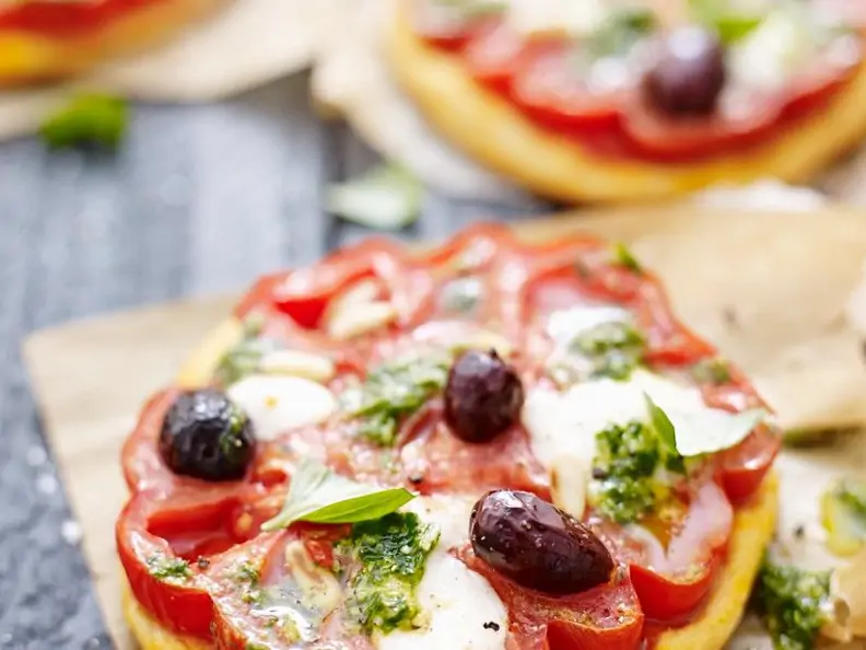 Kleine Tomaten-Pizzen