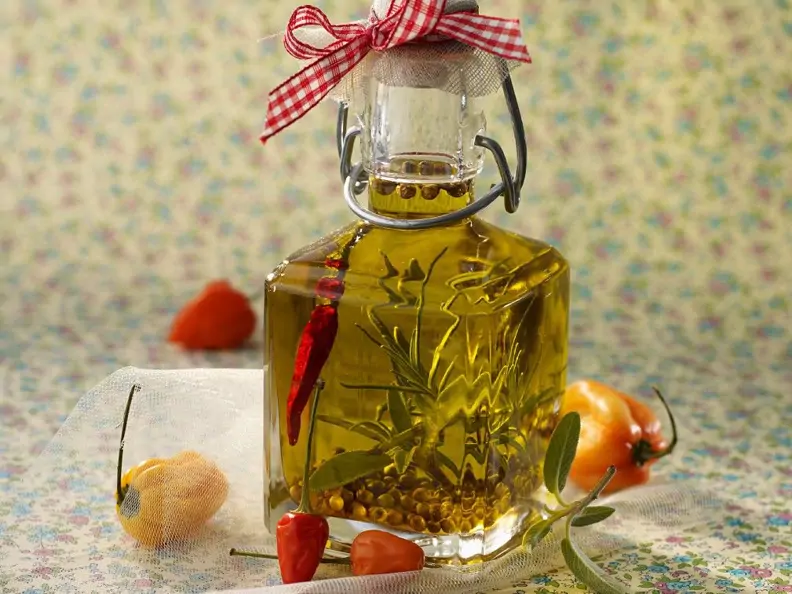 Kräuteröl mit Pfeffer