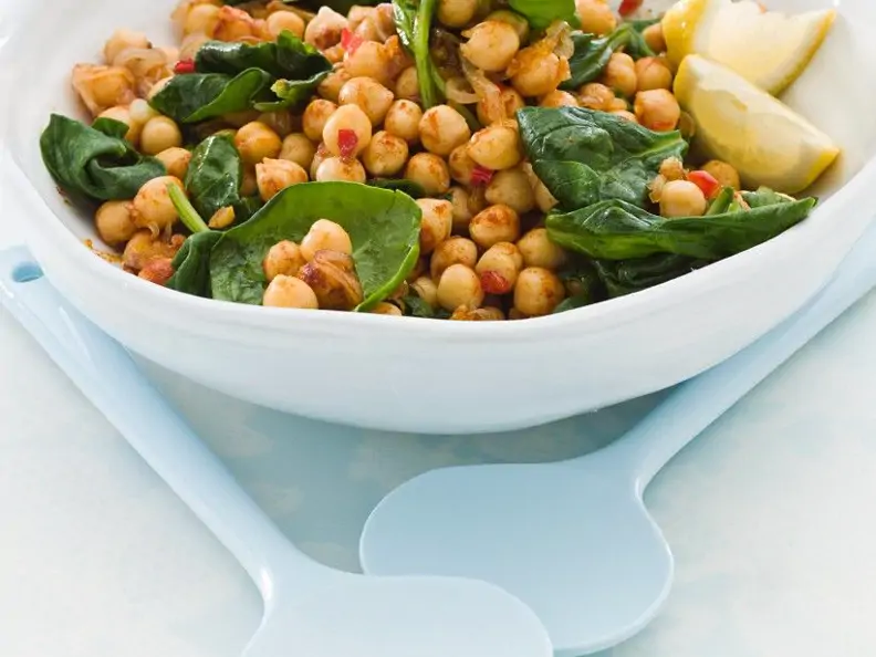 Lauwarmer Kichererbsensalat mit Spinat