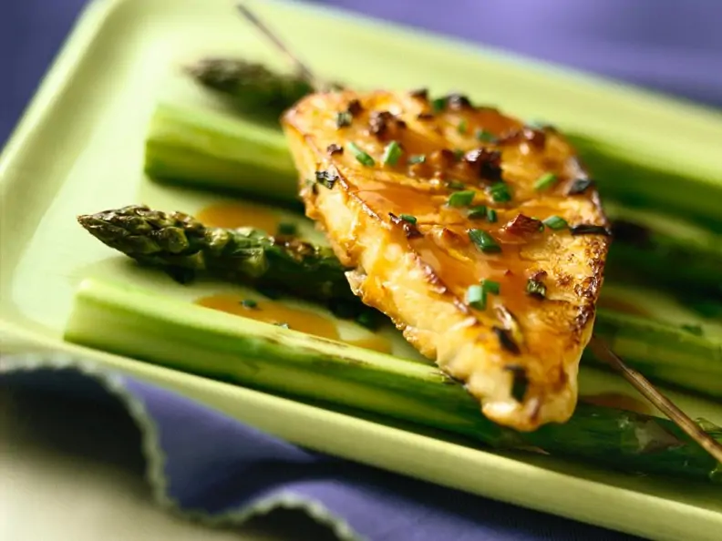 Schwertfisch mit Madeira und Spargel