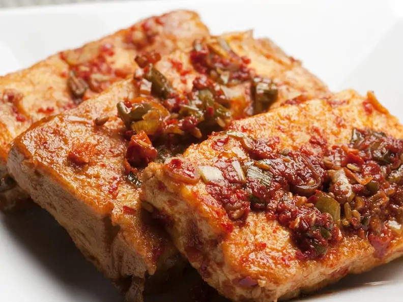 Tofu mit Tomaten