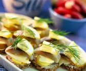 Vollkornbrot mit Hering