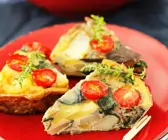 Tortilla mit Tomaten und Aubergine