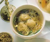 Suppe mit Matzeknödeln