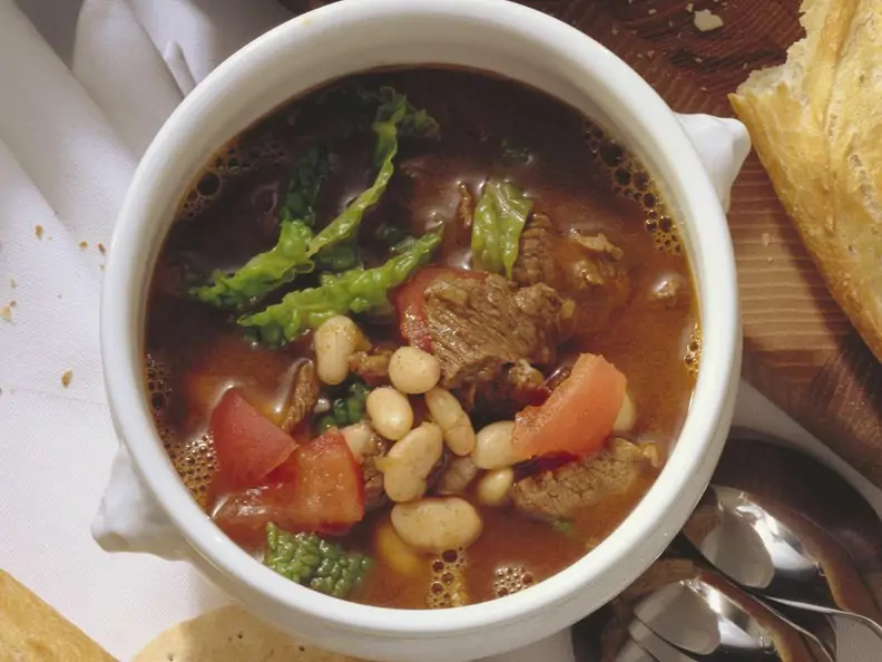 Gulaschsuppe mit Bohnen