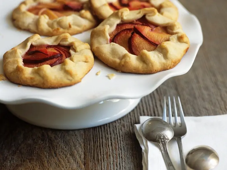 Kleine Galette mit Pflaumen