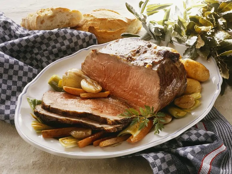 Roastbeef mit gemischtem Gemüse