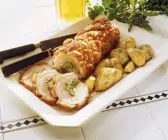 Rollbraten mit Kräuterfüllung und Bratkartoffeln