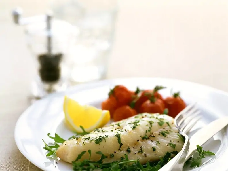 Gedämpftes Kabeljaufilet mit Rucola