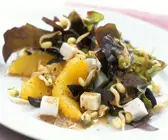 Salat mit Feta, Orangen und Sojasprossen