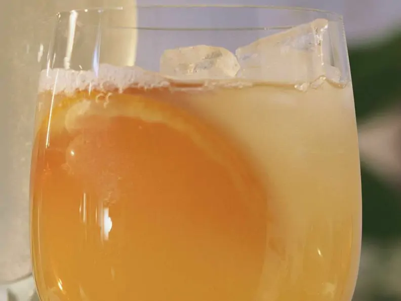 Orangen-Cocktail mit Alkohol