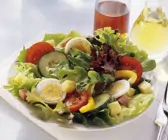 Gemischter Salat mit Käse und Ei