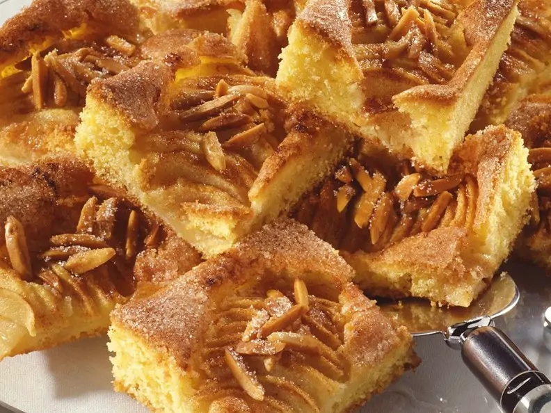 Apfelblechkuchen mit Mandel