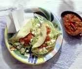 Tacos mit Salat und Mozzarella